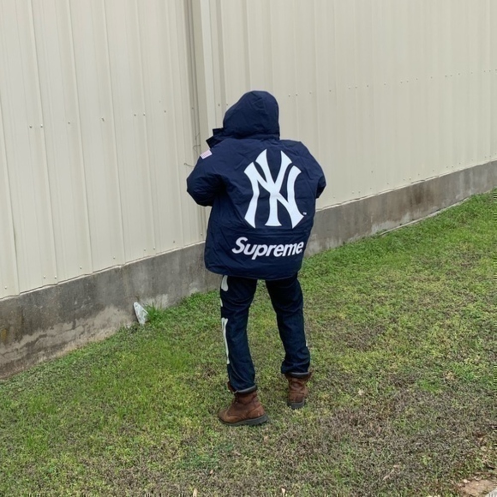 ON HOLD CHECK OUT MY STORE - Supreme ®/ New York Yankees ™  GORE-TEX 700 Jacket